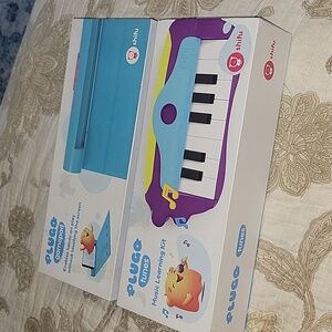 PLUGO TUNES PIANO TUTOR SET W/GAMEPAD STEM LEARNING SYSTEM